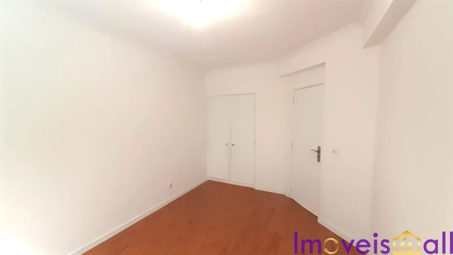 Apartamento T2 para Venda em Algueirão-Mem Martins Foto 13