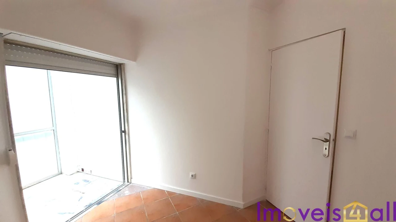 Apartamento T2 para Venda em Algueirão-Mem Martins Foto 9