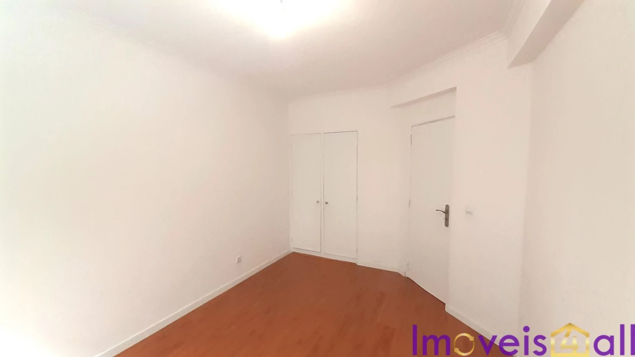 Apartamento T2 para Venda em Algueirão-Mem Martins Foto 13
