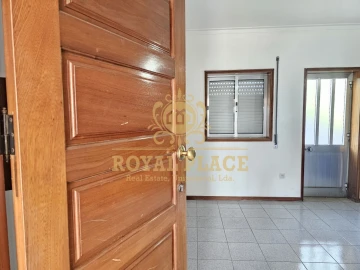 Loja para Arrendamento em Sanguedo