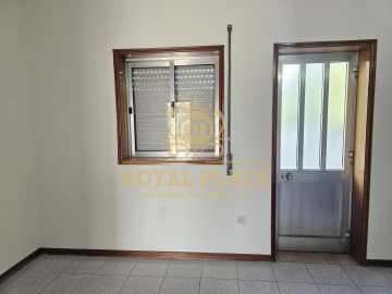 Loja para Arrendamento em Sanguedo