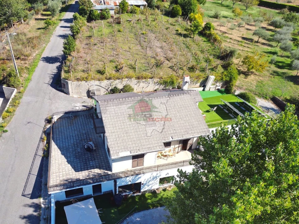 Moradia T3 para Venda em Cernache do Bonjardim, Nesperal e Palhais Foto 2