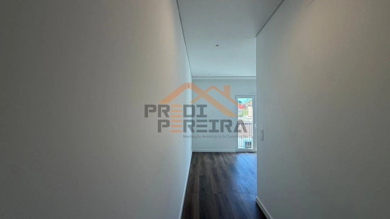 Apartamento T3 para Venda em Ramada e Caneças Foto 3