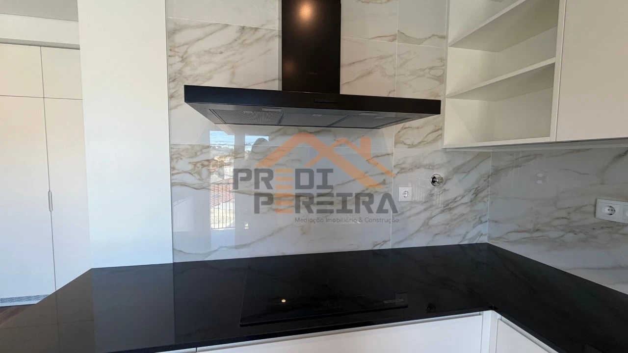 Apartamento T3 para Venda em Ramada e Caneças Foto 12
