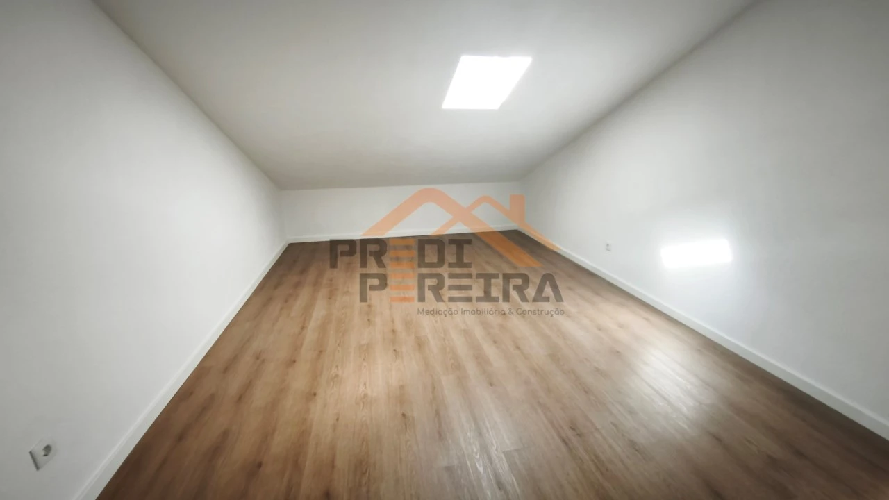 Apartamento T3 para Venda em Ramada e Caneças Foto 19
