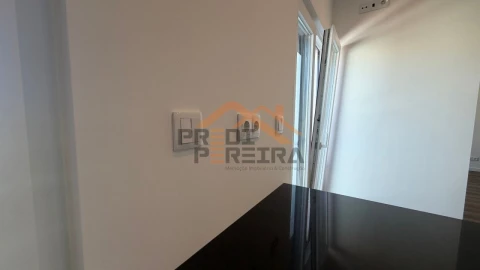 Apartamento T3 para Venda em Ramada e Caneças
