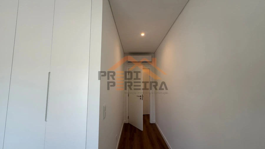 Apartamento T3 para Venda em Ramada e Caneças Foto 9