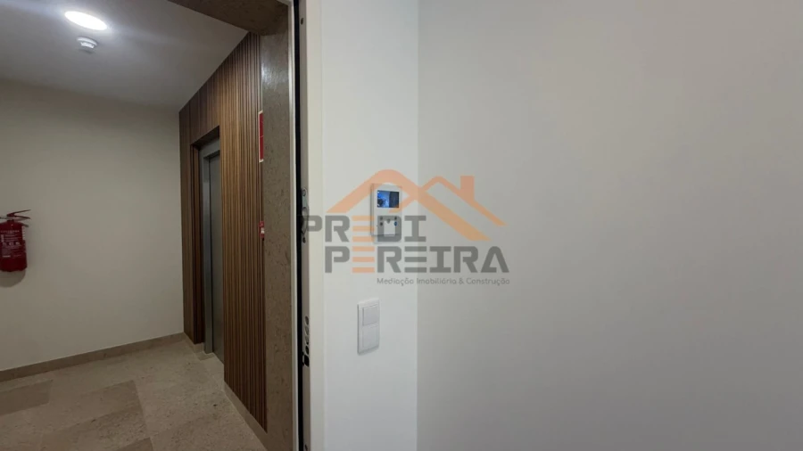 Apartamento T3 para Venda em Ramada e Caneças Foto 17