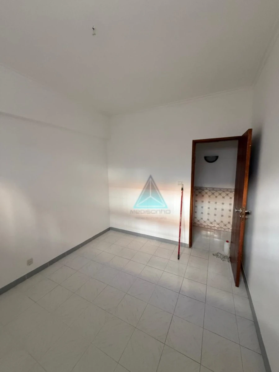 Apartamento T1 para Venda em Amora Foto 2
