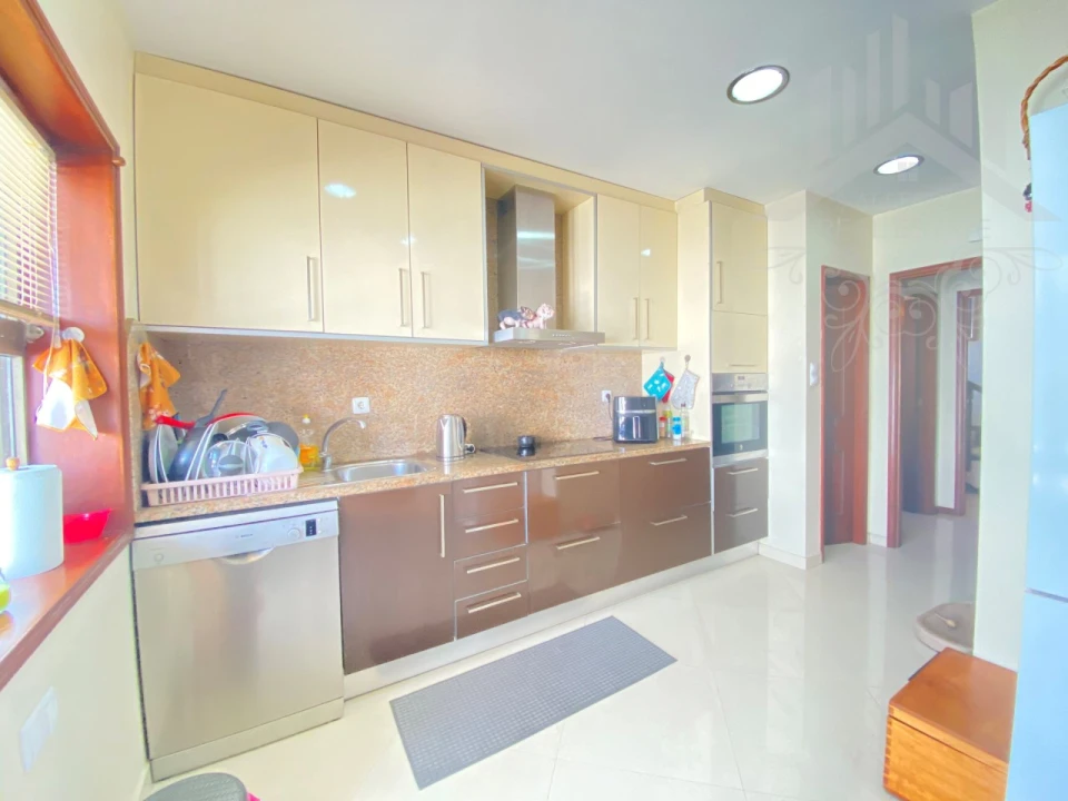 Apartamento T4 para Venda em Campanhã Foto 3