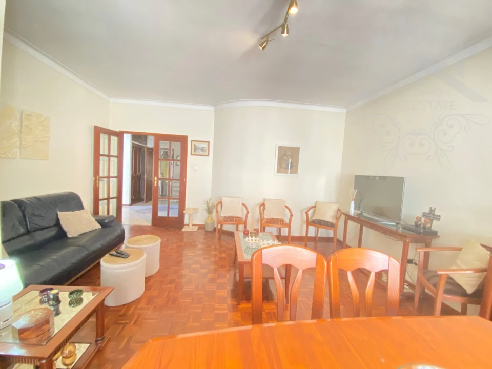Apartamento T4 para Venda em Campanhã Foto 6