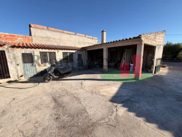 Moradia T4 para Venda em São João da Ribeira e Ribeira de São João
