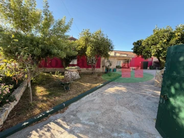 Moradia T4 para Venda em São João da Ribeira e Ribeira de São João