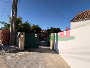 Moradia T4 para Venda em São João da Ribeira e Ribeira de São João