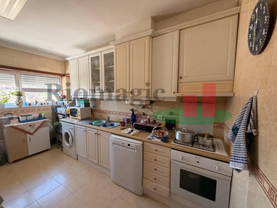 Apartamento T1 para Venda em Rio Maior Foto 2