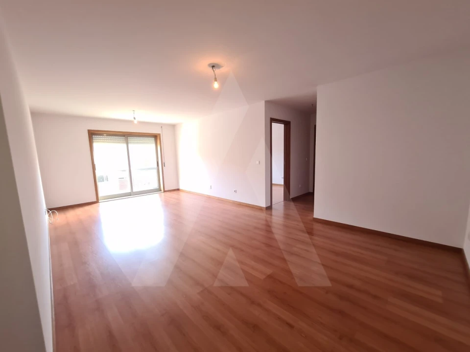 Apartamento T2 para Arrendamento em Aradas Foto 1