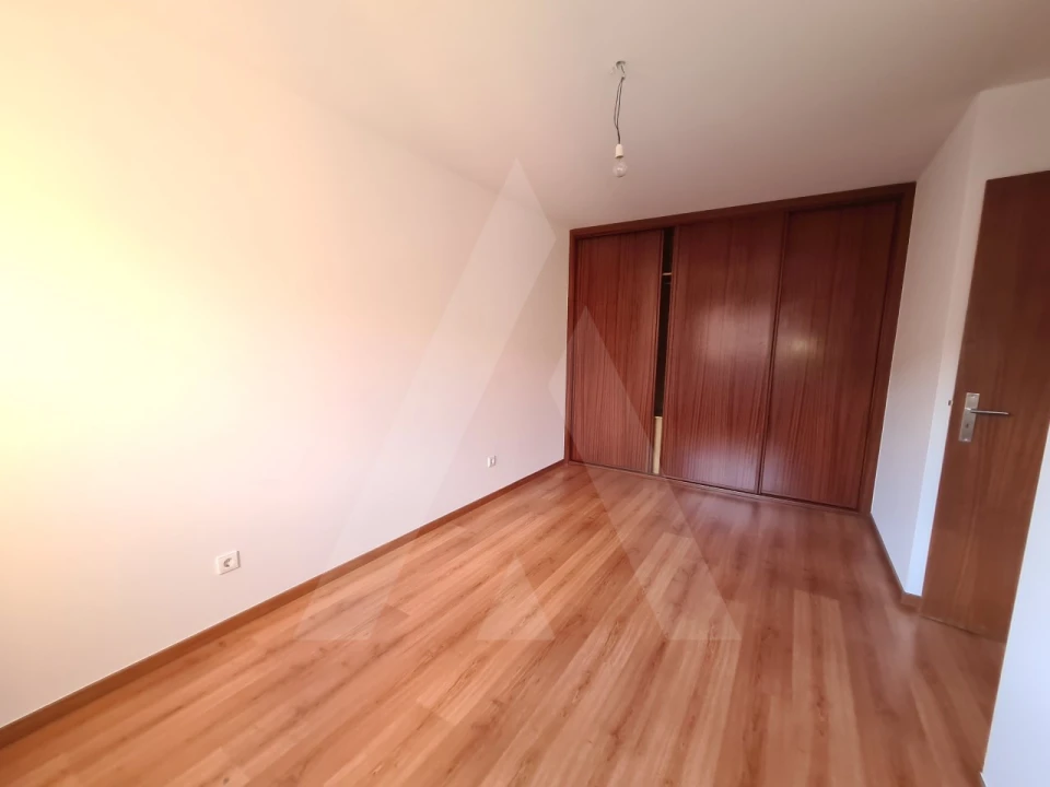 Apartamento T2 para Arrendamento em Aradas Foto 7