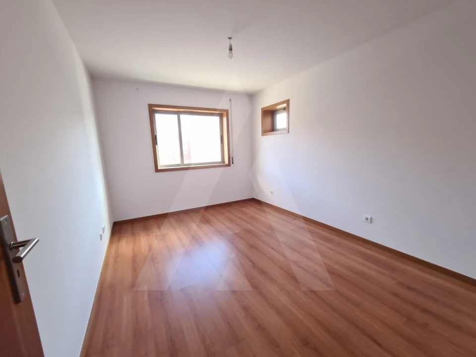 Apartamento T2 para Arrendamento em Aradas Foto 10