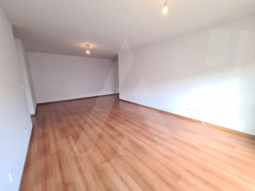 Apartamento T2 para Arrendamento em Aradas