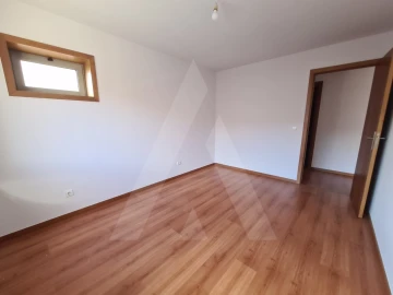 Apartamento T2 para Arrendamento em Aradas