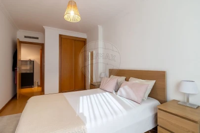 Apartamento T2 para Venda em Santo António dos Cavaleiros e Frielas