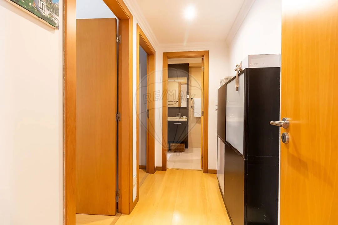 Apartamento T2 para Venda em Santo António dos Cavaleiros e Frielas Foto 17