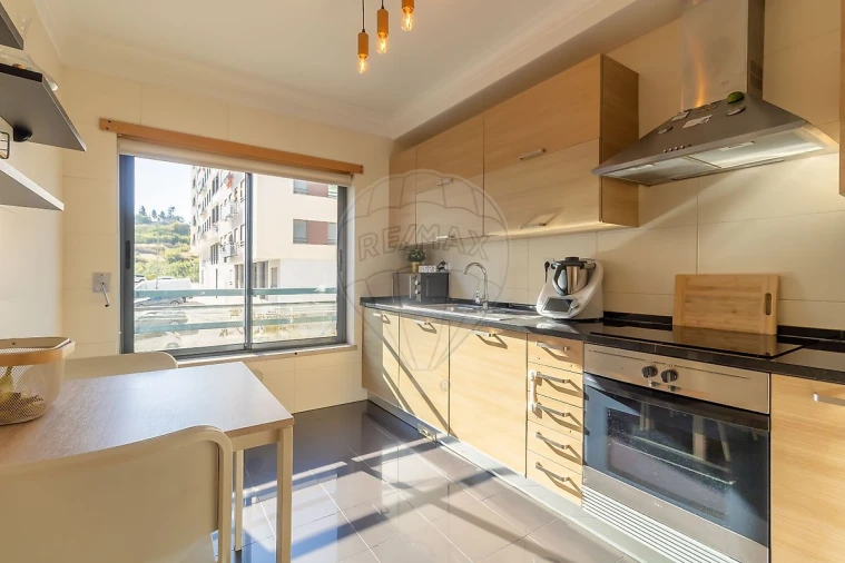 Apartamento T2 para Venda em Santo António dos Cavaleiros e Frielas Foto 6