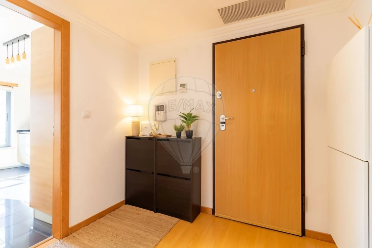 Apartamento T2 para Venda em Santo António dos Cavaleiros e Frielas Foto 4