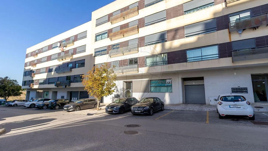 Apartamento T2 para Venda em Santo António dos Cavaleiros e Frielas