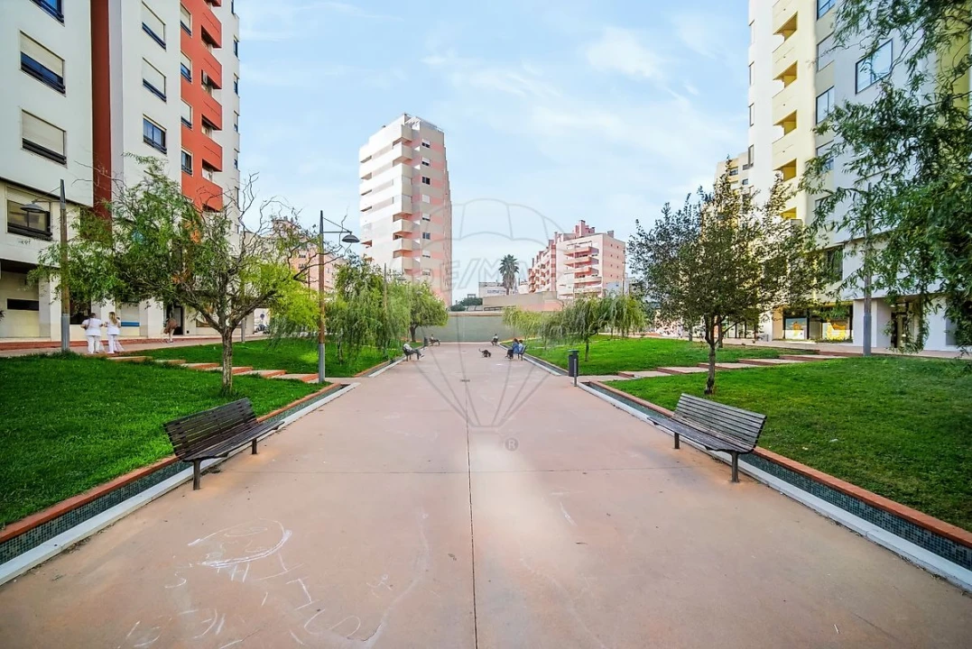 Apartamento T4 para Venda em Carnide Foto 25