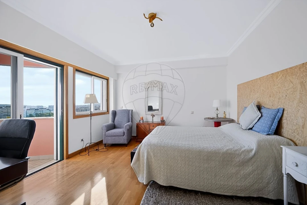 Apartamento T4 para Venda em Carnide Foto 10