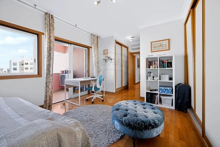 Apartamento T4 para Venda em Carnide Foto 18