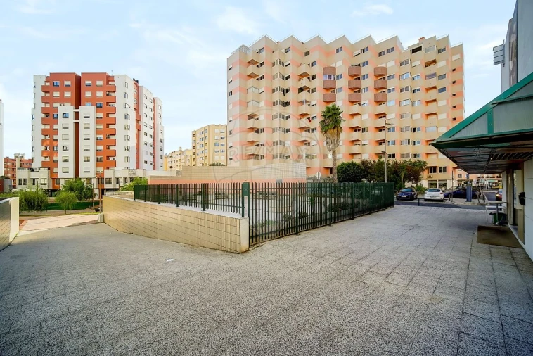 Apartamento T4 para Venda em Carnide Foto 24