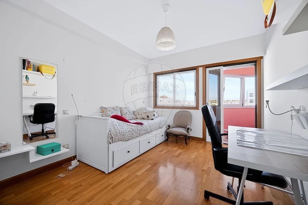 Apartamento T4 para Venda em Carnide Foto 15