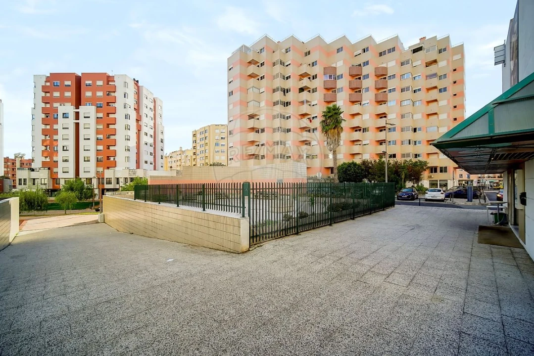 Apartamento T4 para Venda em Carnide Foto 24