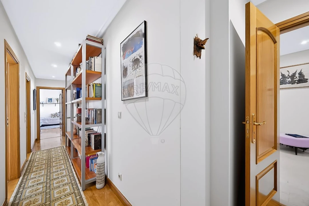 Apartamento T4 para Venda em Carnide Foto 8