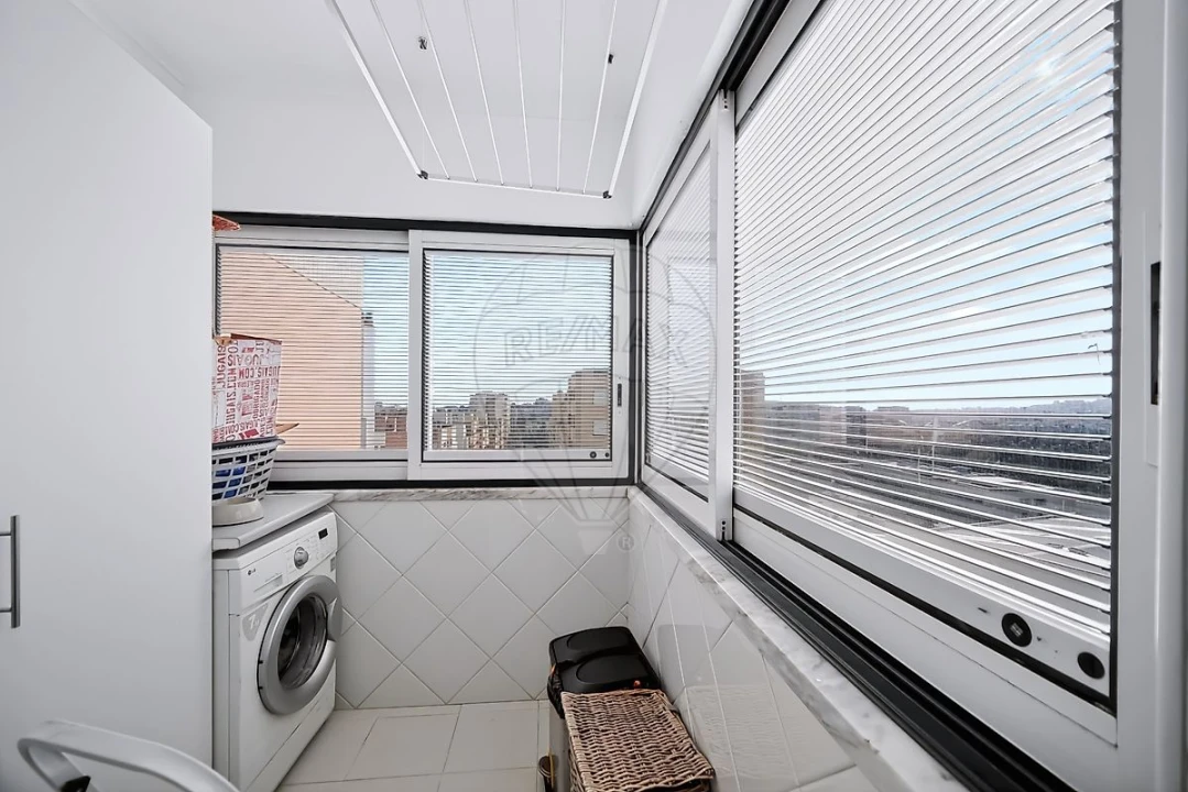 Apartamento T4 para Venda em Carnide Foto 7