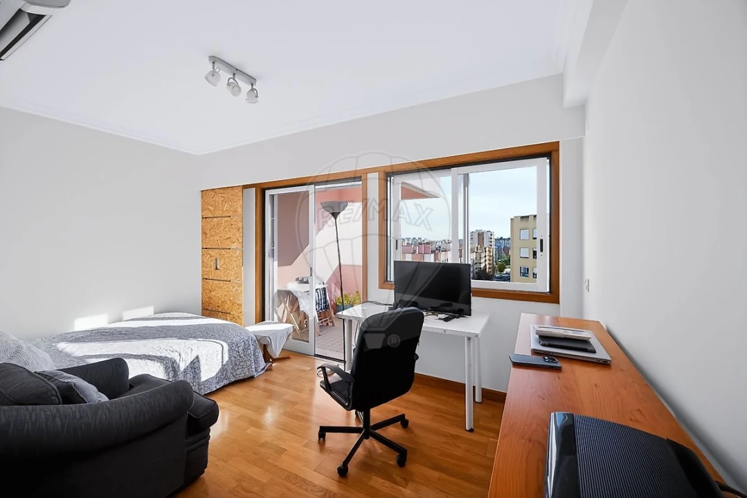 Apartamento T4 para Venda em Carnide Foto 9