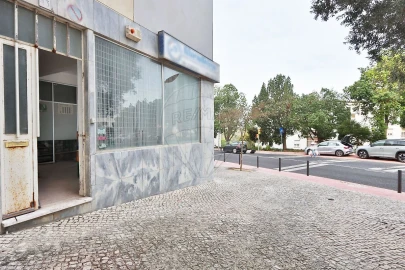 Loja para Venda em Oeiras e São Julião da Barra, Paço de Arcos e Caxias