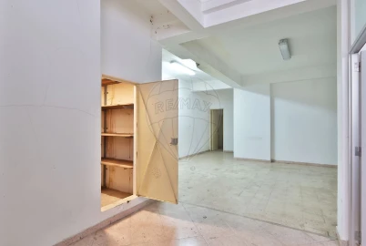 Loja para Venda em Oeiras e São Julião da Barra, Paço de Arcos e Caxias