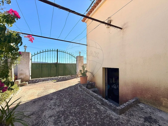 Moradia T2 para Venda em Santa Maria, São Pedro e Matacães Foto 6