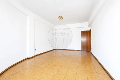 Apartamento T2 para Venda em Castanheira do Ribatejo e Cachoeiras