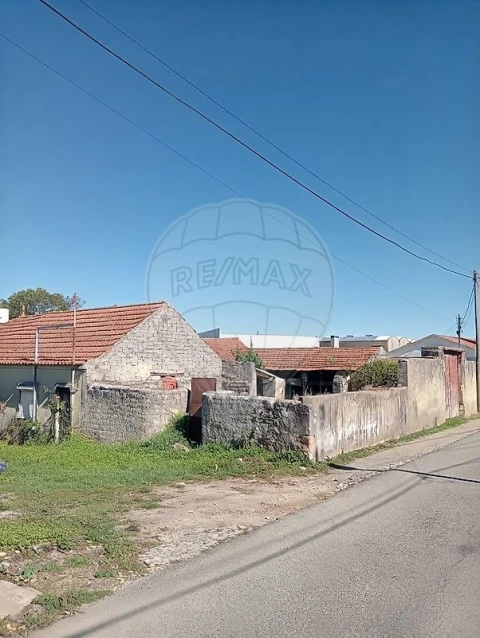 Moradia T0 para Venda em Oliveirinha
