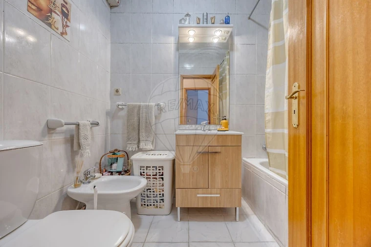 Apartamento T2 para Venda em Canelas Foto 16