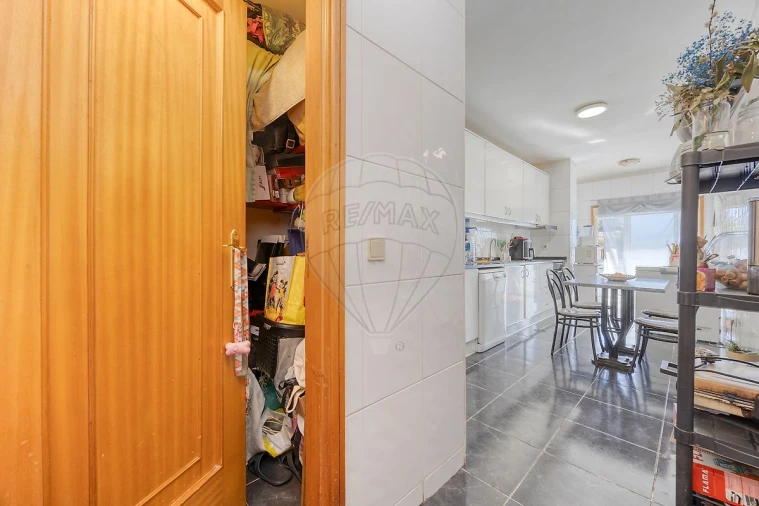Apartamento T2 para Venda em Canelas Foto 6