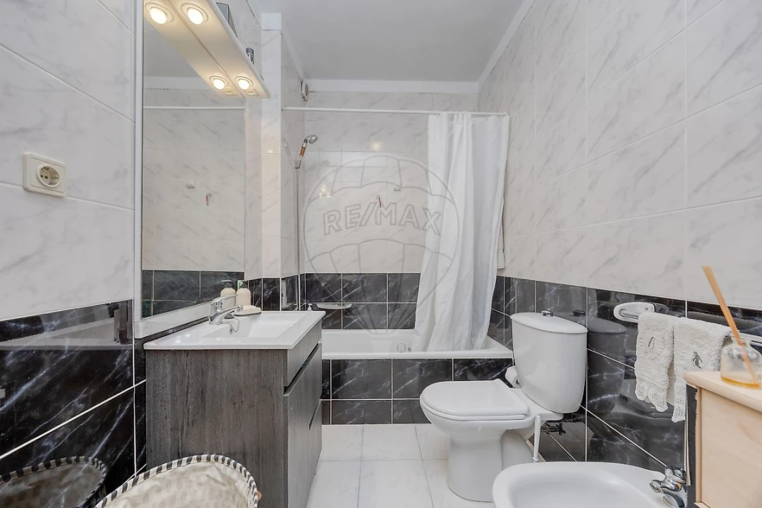 Apartamento T2 para Venda em Canelas Foto 11