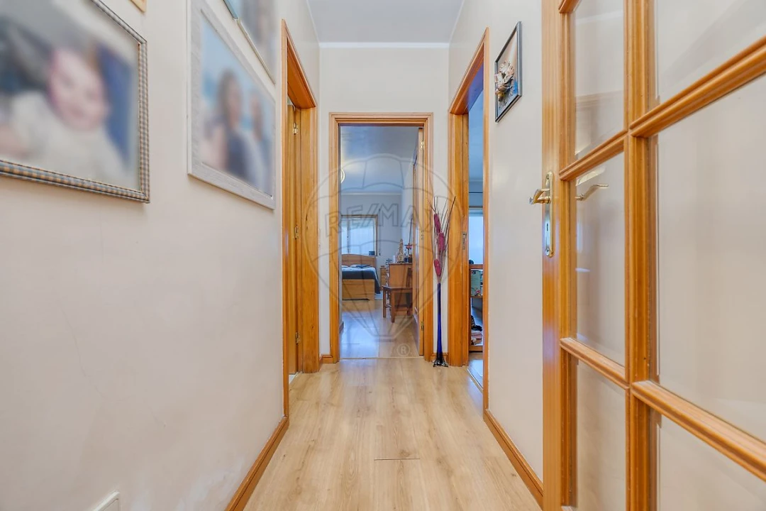 Apartamento T2 para Venda em Canelas Foto 10