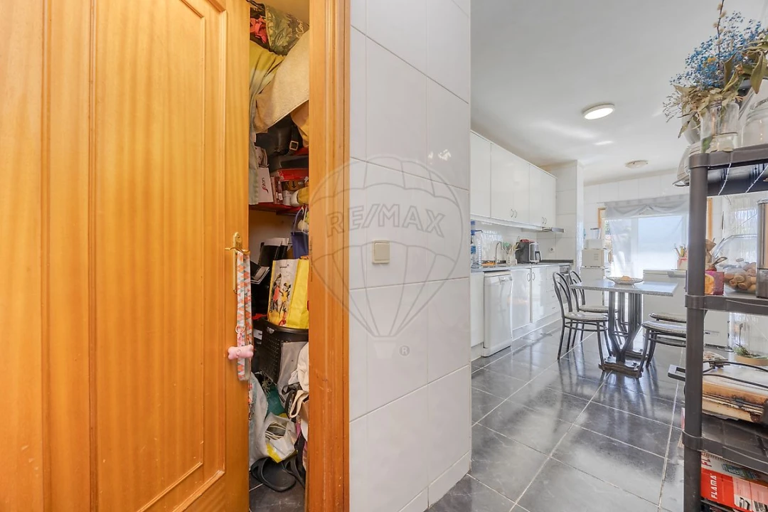 Apartamento T2 para Venda em Canelas Foto 6