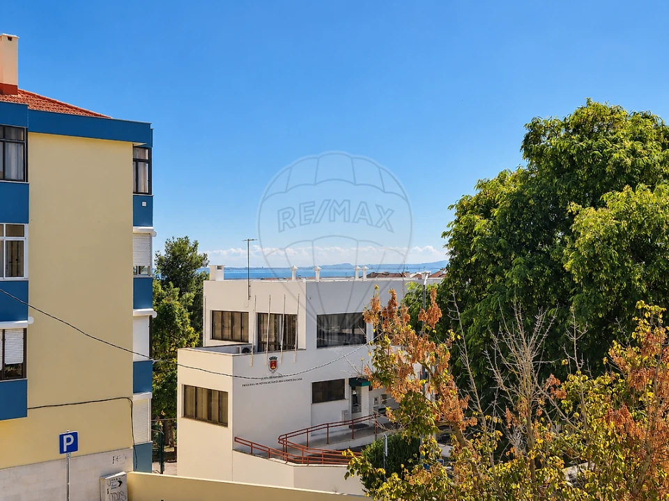 Apartamento T2 para Venda em Póvoa de Santa Iria e Forte da Casa Foto 4