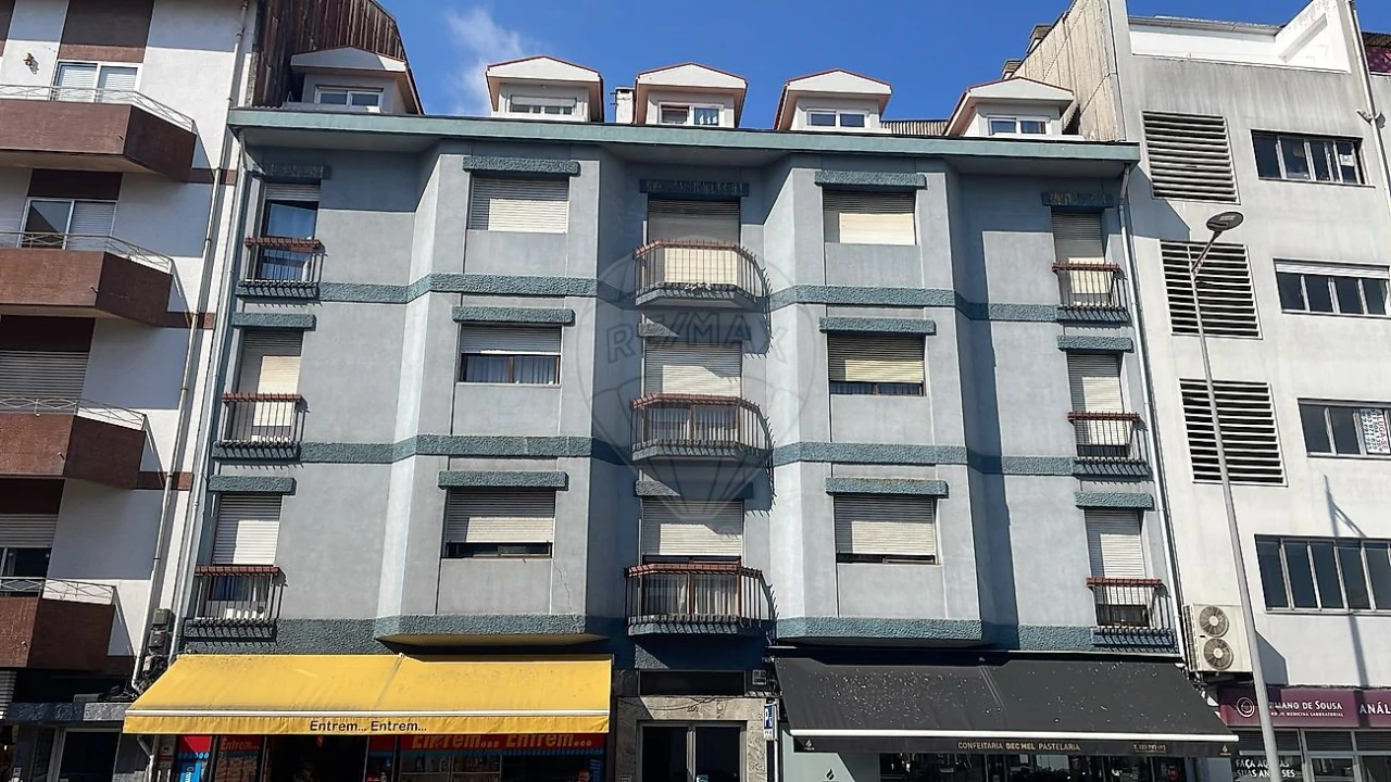 Apartamento T3 para Venda em Mafamude e Vilar do Paraíso Foto 1